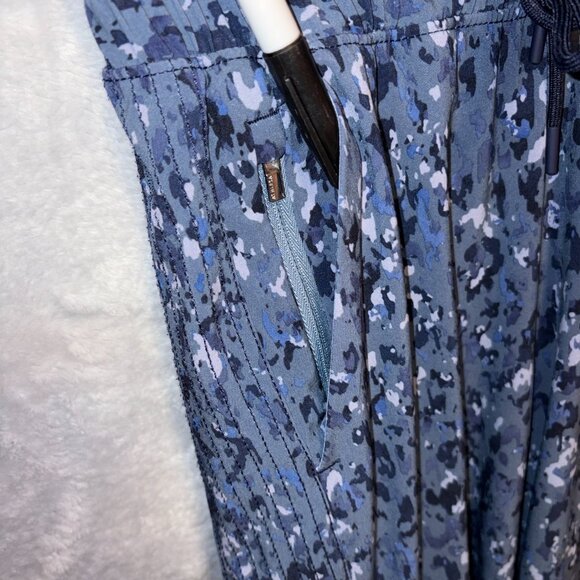 Athleta Trekkie Joggers Womens 0 Blue Camo Ripstop Travel Hiking Capris - Picture 5 of 13